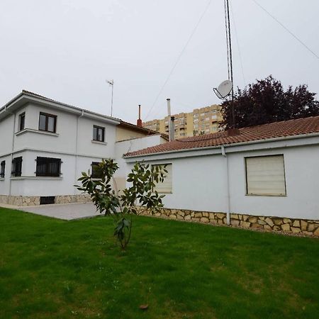 Вилла Housing Leon Casa Con Jardin Экстерьер фото