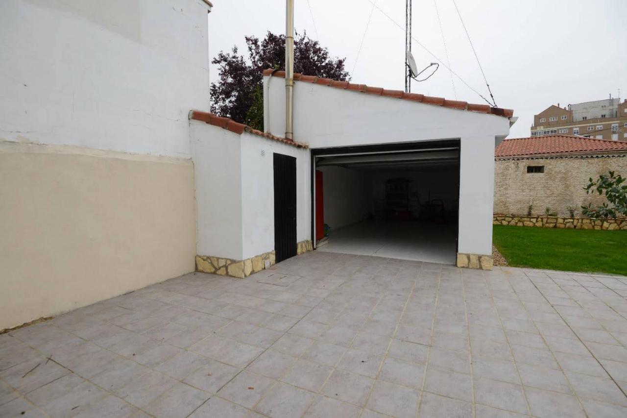 Вилла Housing Leon Casa Con Jardin Экстерьер фото