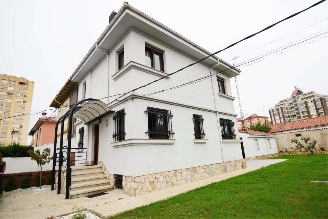 Вилла Housing Leon Casa Con Jardin Экстерьер фото
