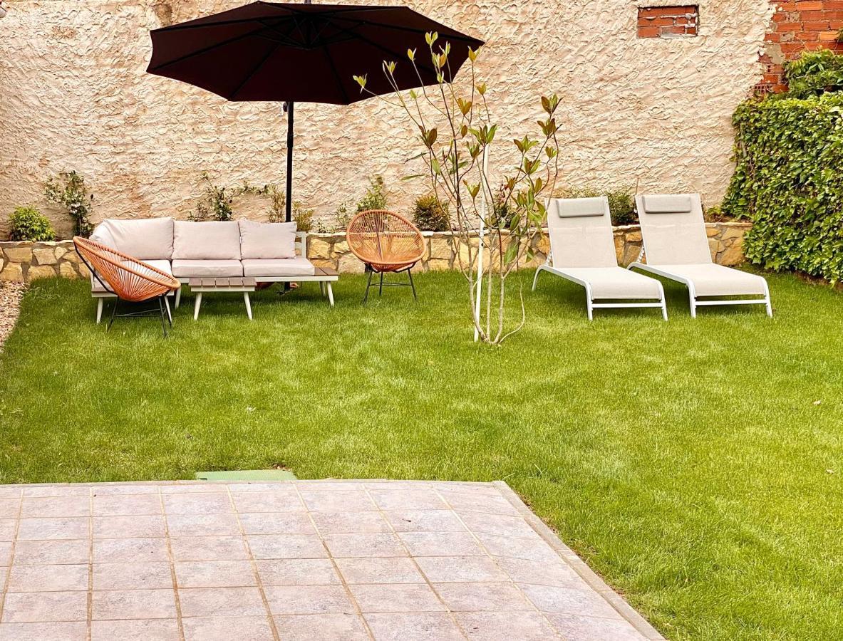 Вилла Housing Leon Casa Con Jardin Экстерьер фото